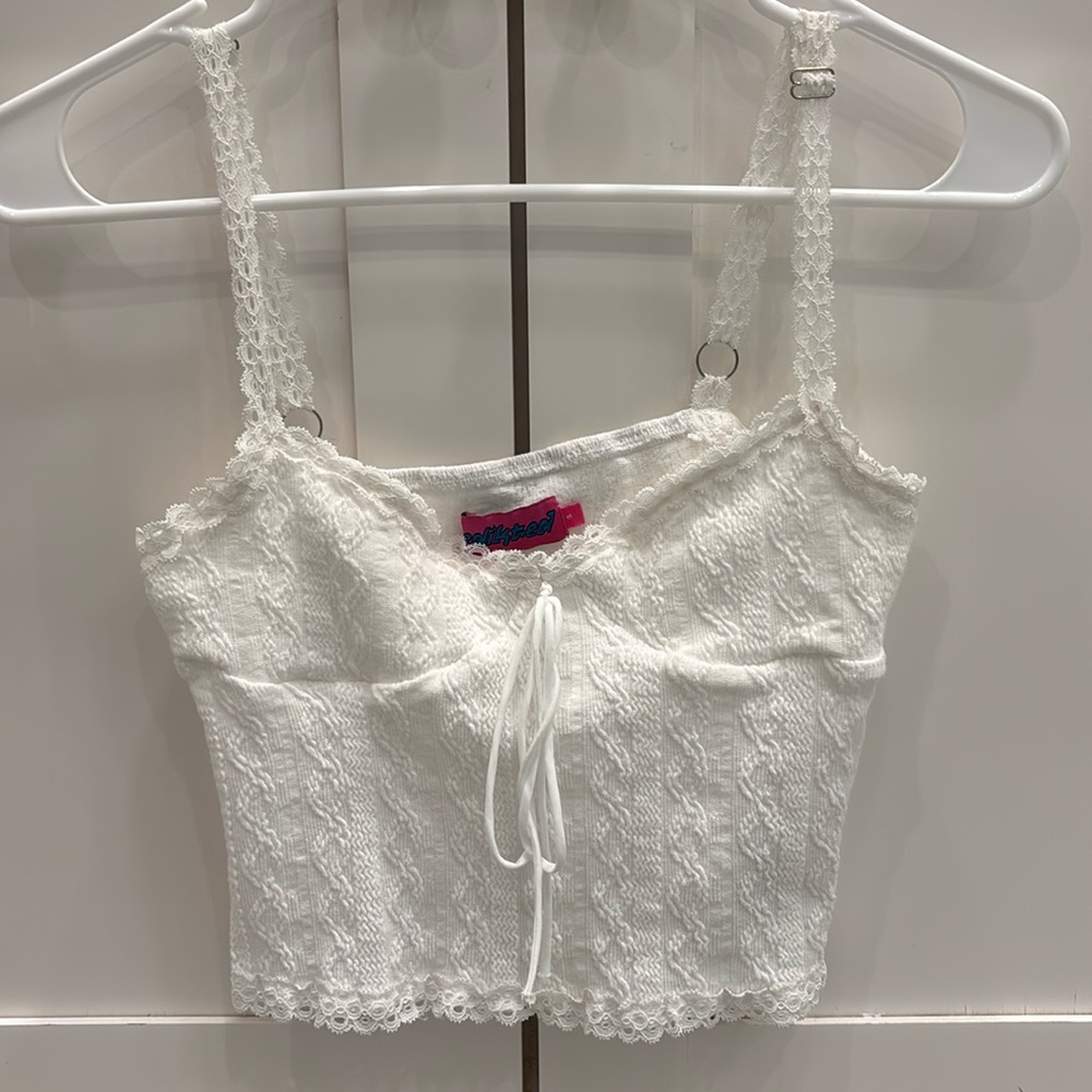 WHITE EDIKTED TOP
